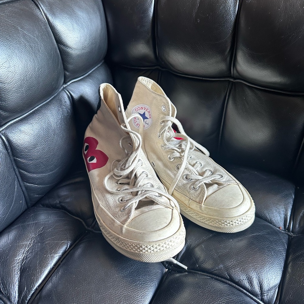 Garçon converse